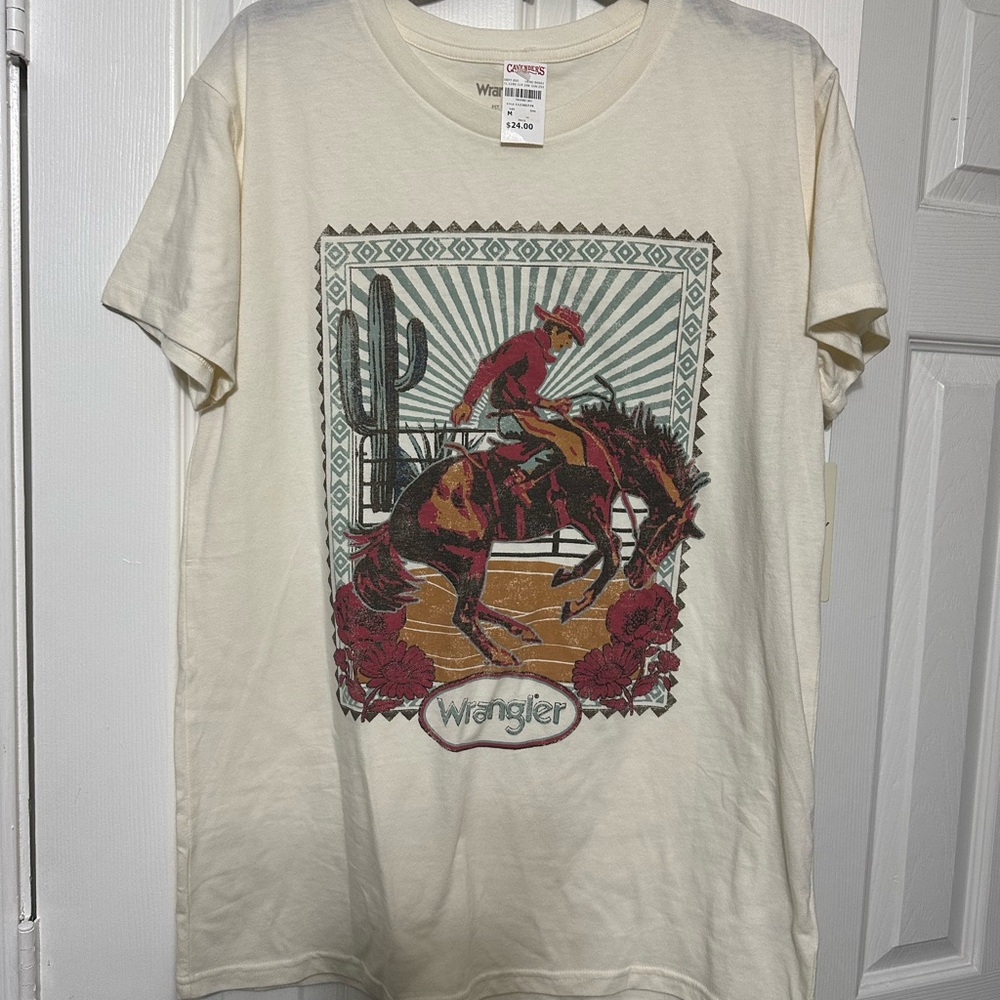 NWT Wrangler Cream and Gray Boyfriend FitT-Shirt
